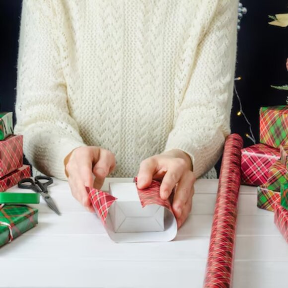 🎄 Christmas Gift Wrapping Service Add-On – Only $8! 🎄 - Picture 2 of 2